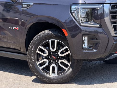 Used 2024 GMC Yukon AT4 w/ Technology Package AWD/4WD image 3