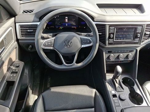 Used 2023 Volkswagen Atlas Cross Sport SE image 2