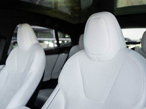 Used 2022 Tesla Model S Plaid image 21