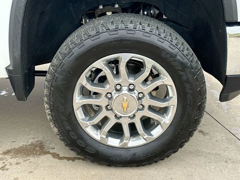 Used 2025 Chevrolet Silverado 2500 LTZ w/ LTZ Premium Package image 10