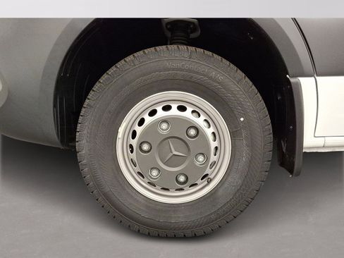 Used 2024 Mercedes-Benz Sprinter 4500 image 7