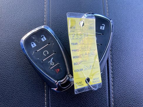 Used 2022 Chevrolet Traverse LT image 48