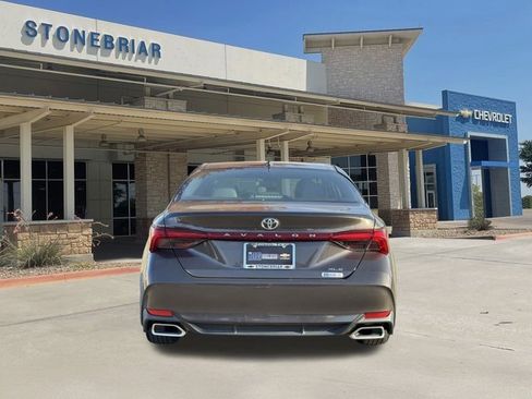 Used 2019 Toyota Avalon XLE image 6