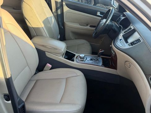 Used 2012 Hyundai Genesis 3.8 w/ Premium Pkg image 10