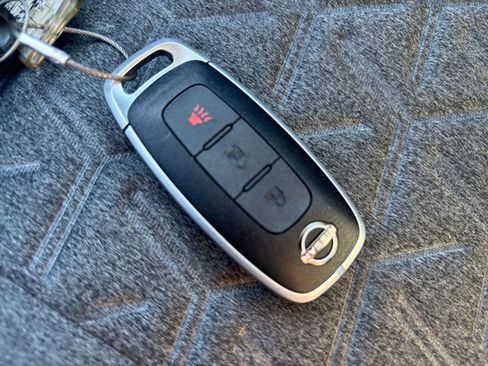 Used 2025 Nissan Kicks SV image 22