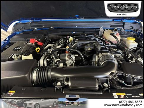 Used 2022 Jeep Wrangler Unlimited Sahara w/ Dual Top Group AWD/4WD image 7