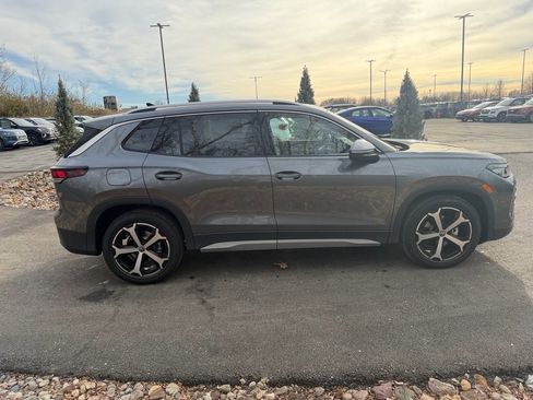 New 2026 Volkswagen Tiguan SE FWD image 6