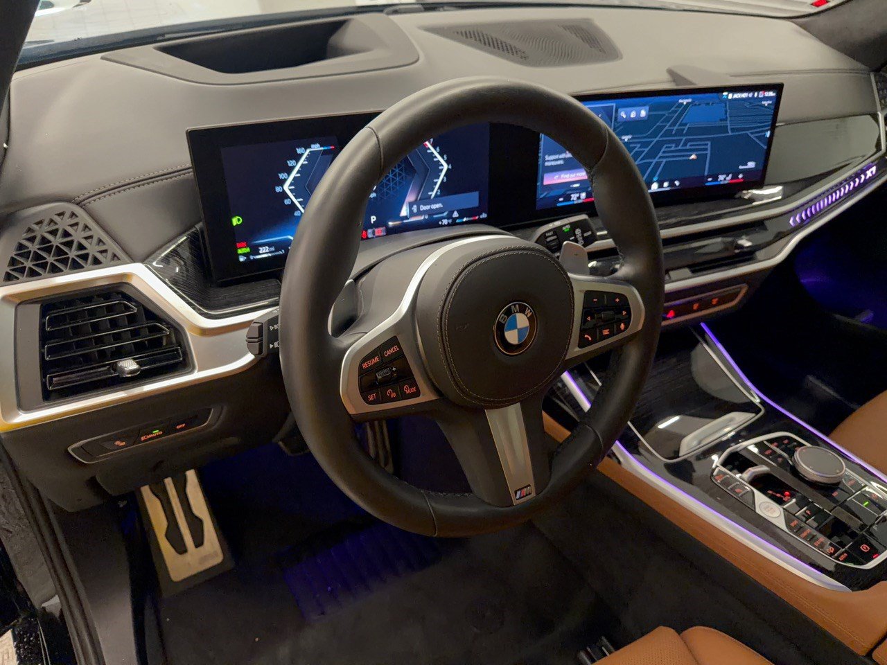 Used 2024 BMW X7 xDrive40i w/ M Sport Package AWD/4WD image 4