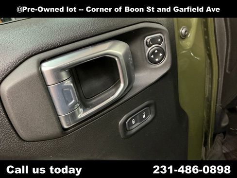 Used 2022 Jeep Gladiator Rubicon w/ Safety Group AWD/4WD image 16