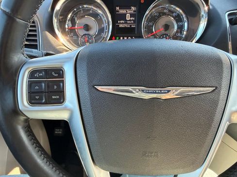 Used 2012 Chrysler Town & Country Touring w/ Entertainment Group #1 FWD image 21