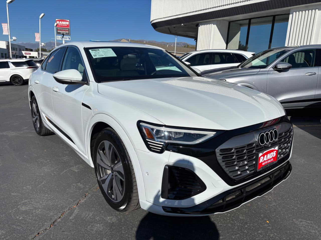Used 2024 Audi Q8 e-tron Premium Plus AWD/4WD image 2