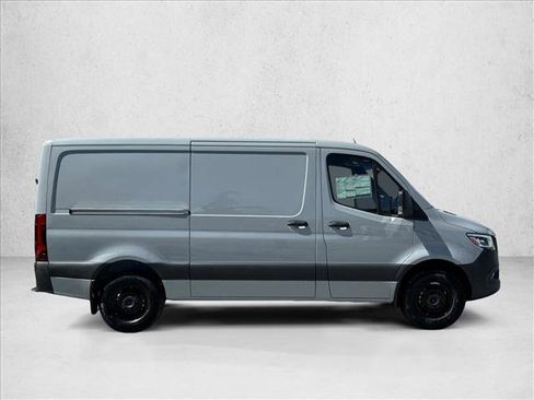 Used 2024 Mercedes-Benz Sprinter 2500 image 4