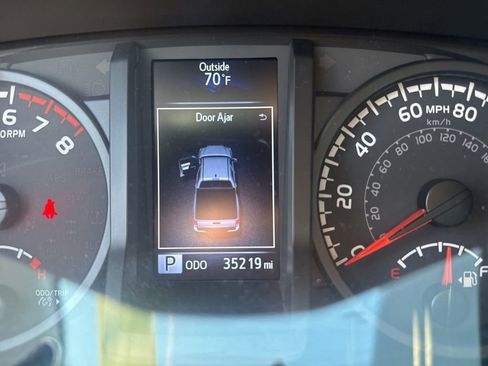 Used 2023 Toyota Tacoma SR AWD/4WD image 12