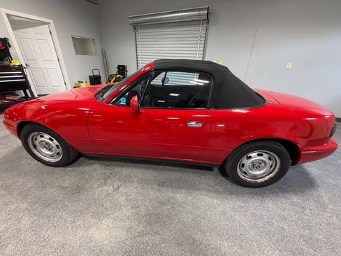 Used 1991 MAZDA MX-5 Miata RWD image 13