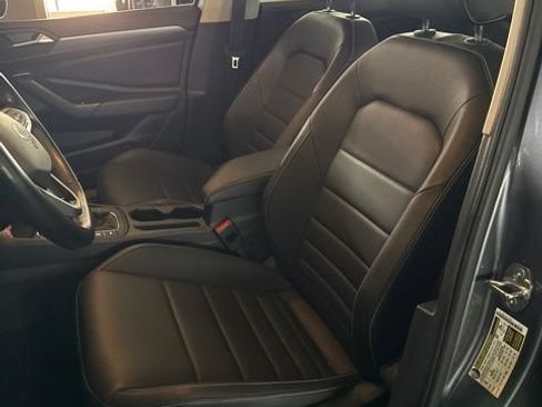 Used 2024 Volkswagen Jetta SE FWD image 5