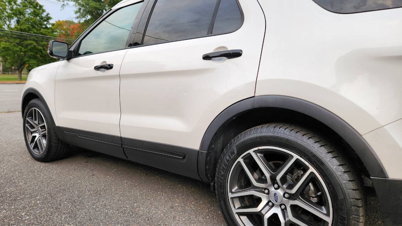 Used 2018 Ford Explorer Sport w/ Equipment Group 401A AWD/4WD image 11