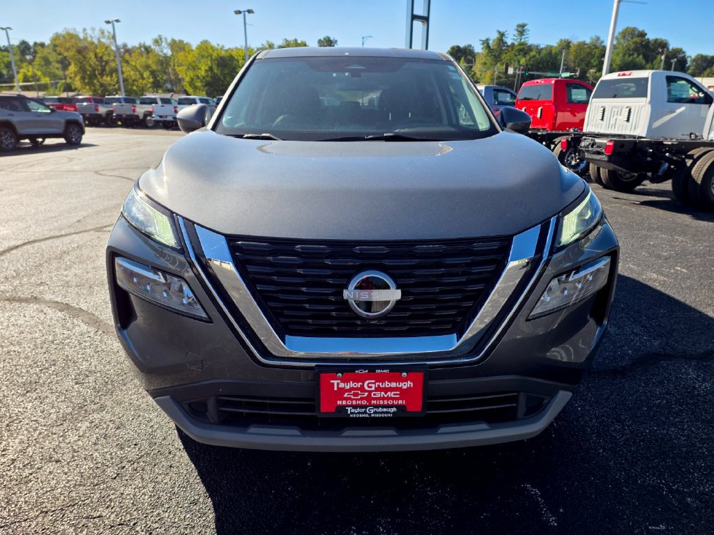 Used 2023 Nissan Rogue SV AWD/4WD image 3