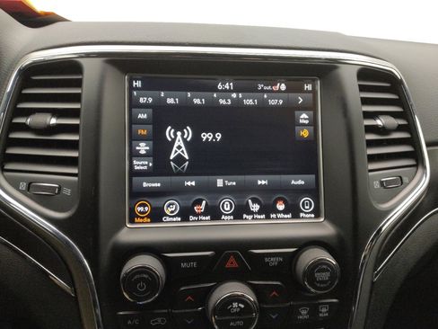 Used 2018 Jeep Grand Cherokee Limited image 25