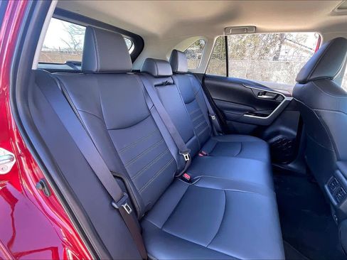 Used 2025 Toyota RAV4 XLE Premium image 18