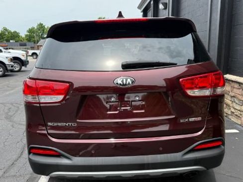 Used 2016 Kia Sorento EX w/ EX Premium Package FWD image 2