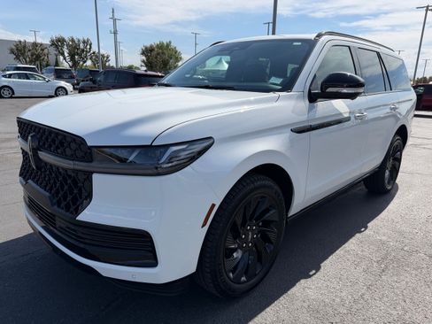 New 2026 Lincoln Navigator Reserve w/ Jet Appearance Package AWD/4WD image 7