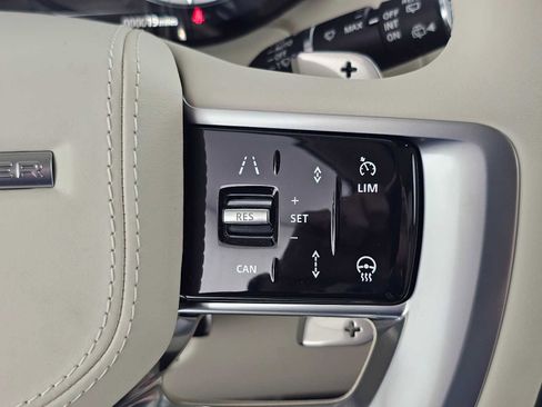 New 2026 Land Rover Range Rover Long Wheelbase SE image 30