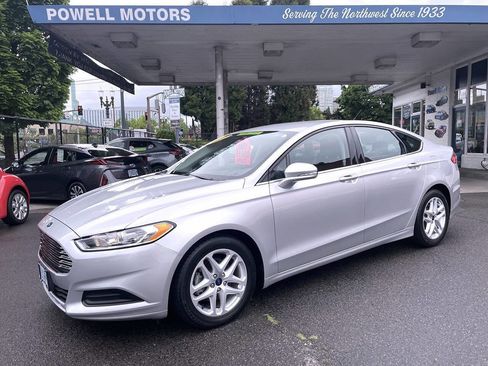 Used 2015 Ford Fusion SE FWD image 2