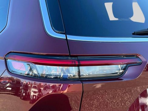 Used 2022 Jeep Grand Cherokee L Limited image 11