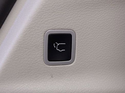 Used 2024 Chrysler Pacifica Touring-L image 24