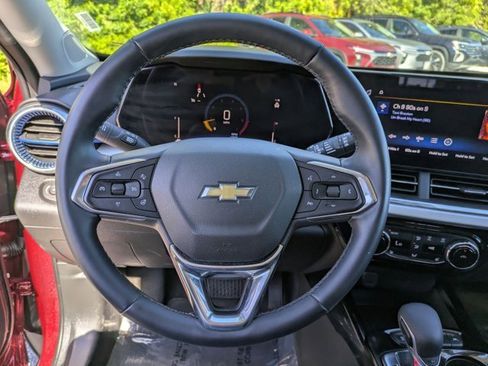 Used 2025 Chevrolet Trax LT w/ LT Convenience Package image 22