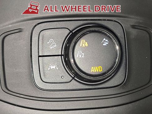 Used 2022 GMC Terrain SLE image 26