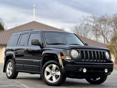 Used 2014 Jeep Patriot Latitude w/ Sun/Sound Group image 3