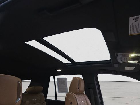 Certified 2021 Cadillac Escalade Premium Luxury image 24