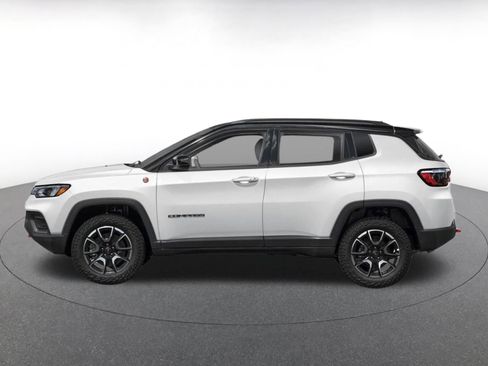 Used 2025 Jeep Compass Trailhawk AWD/4WD image 3