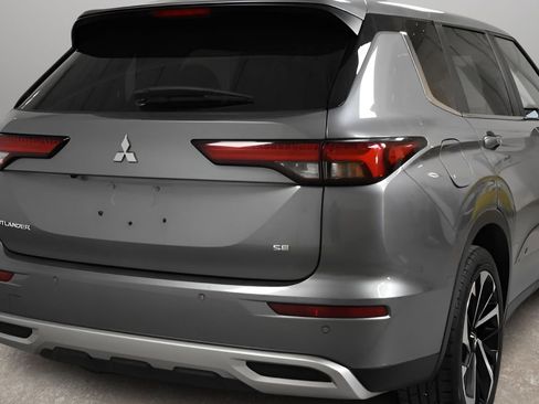 Used 2024 Mitsubishi Outlander SE FWD image 3