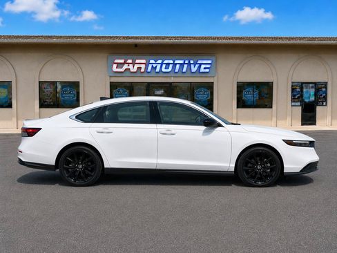 Used 2025 Honda Accord SE image 5