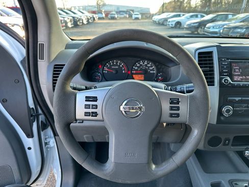 Used 2018 Nissan Frontier S image 17