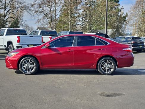 Used 2016 Toyota Camry SE w/ Moonroof Package image 6