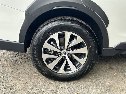 Certified 2025 Subaru Outback Premium AWD/4WD image 12