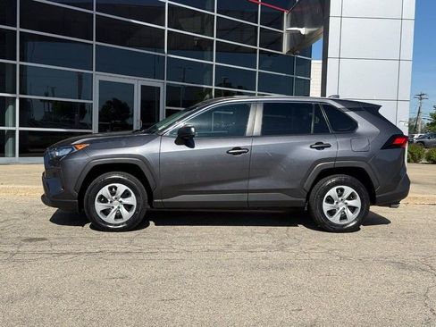 Used 2022 Toyota RAV4 LE AWD/4WD image 6