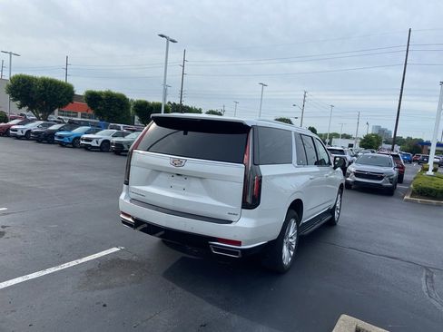 Used 2022 Cadillac Escalade ESV Luxury w/ LPO, Illumination Package AWD/4WD image 6