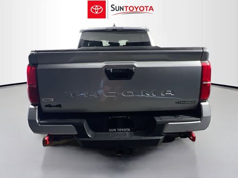 Used 2025 Toyota Tacoma TRD Off-Road image 5