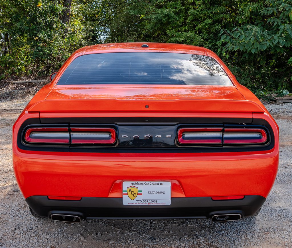 Used 2022 Dodge Challenger SXT RWD image 4