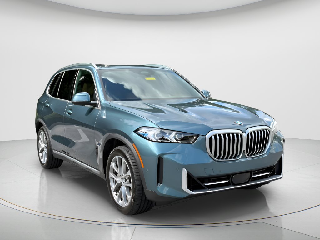 Used 2024 BMW X5 xDrive40i w/ Premium Package AWD/4WD image 3