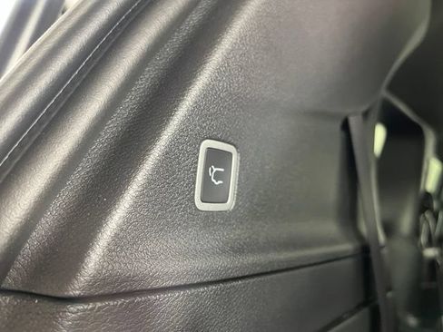 Used 2026 Chrysler Pacifica Select FWD image 41