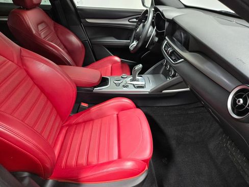 Used 2022 Alfa Romeo Stelvio Veloce image 56