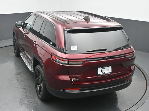 Used 2024 Jeep Grand Cherokee Altitude AWD/4WD image 44