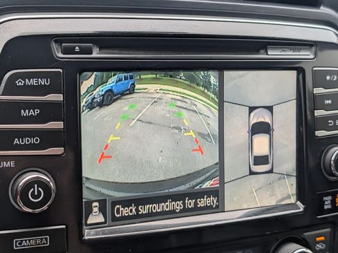 Used 2016 Nissan Maxima Platinum w/ Interior Lighting Package FWD image 21
