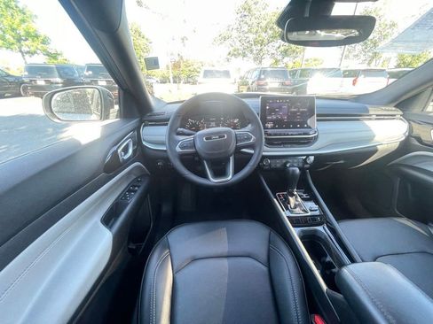 Certified 2025 Jeep Compass Limited AWD/4WD image 14