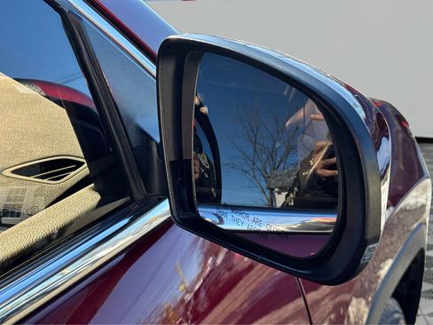 Used 2019 Jeep Cherokee Latitude Plus AWD/4WD image 27